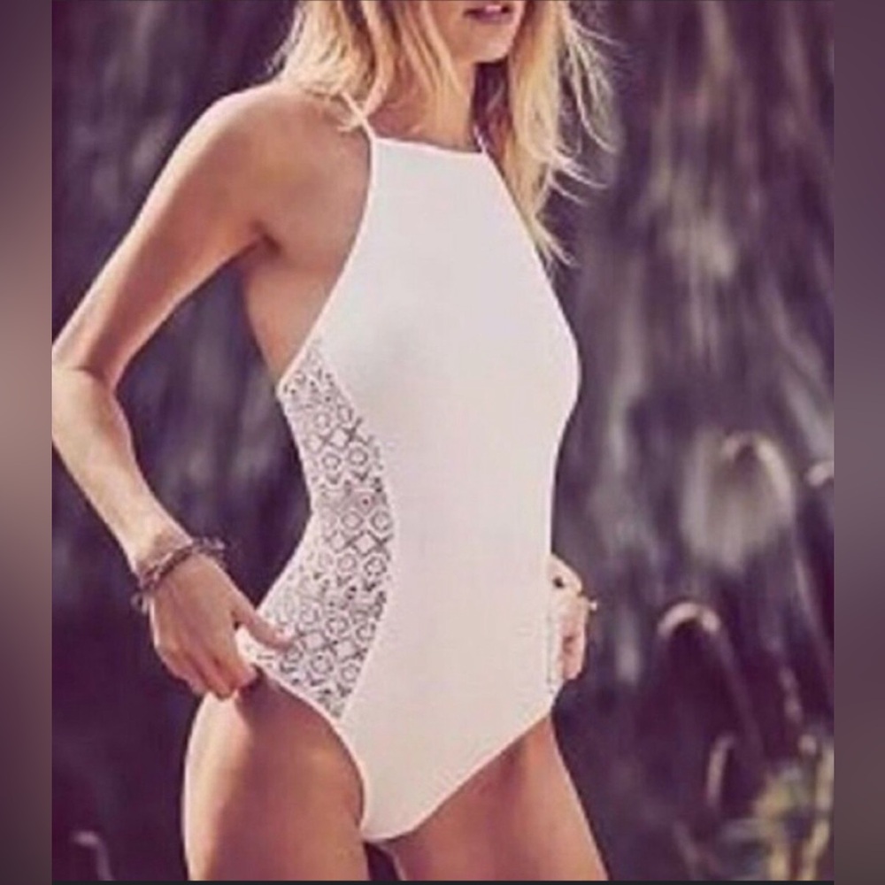 NWT💫
Victoria Secret 
White Crochet Lace Bodysuit